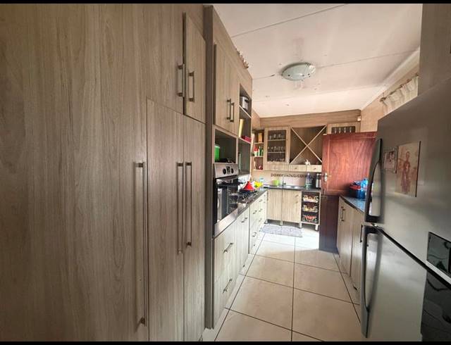 4 BEDROOM HOUSE FOR SALE IN ROOIHUISKRAAL